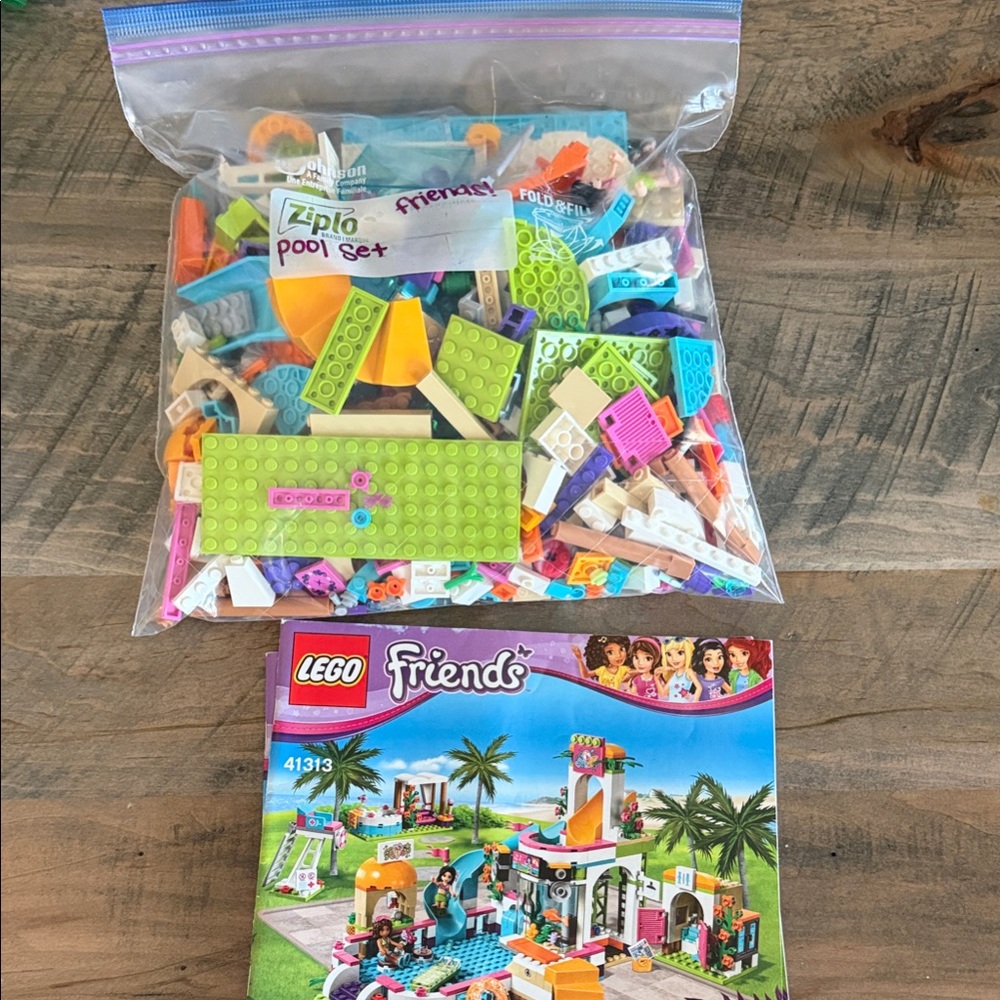 LEGO Friends Heartlake Summer pool